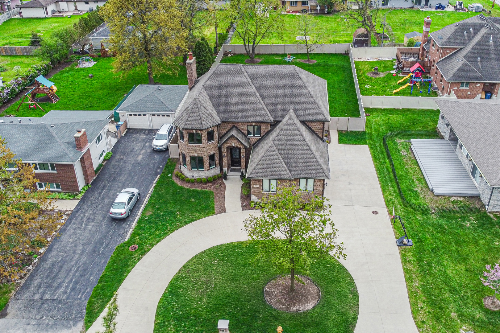 915 Forestview Road Addison, IL 60101 - Photo 45 of 49 an aerial view of a house with a garden
