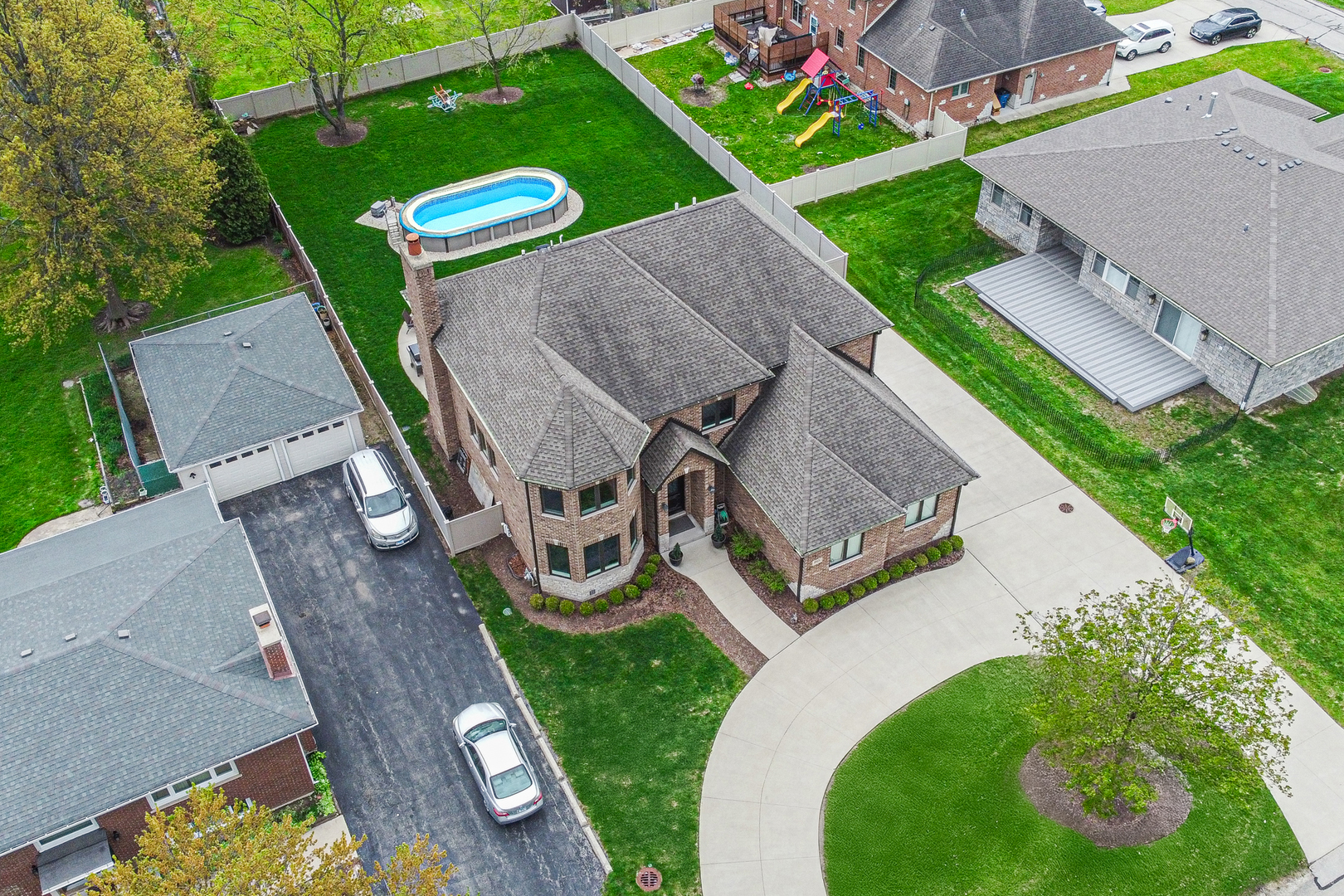 915 Forestview Road Addison, IL 60101 - Photo 47 of 49 an aerial view of a house with garden space and street view