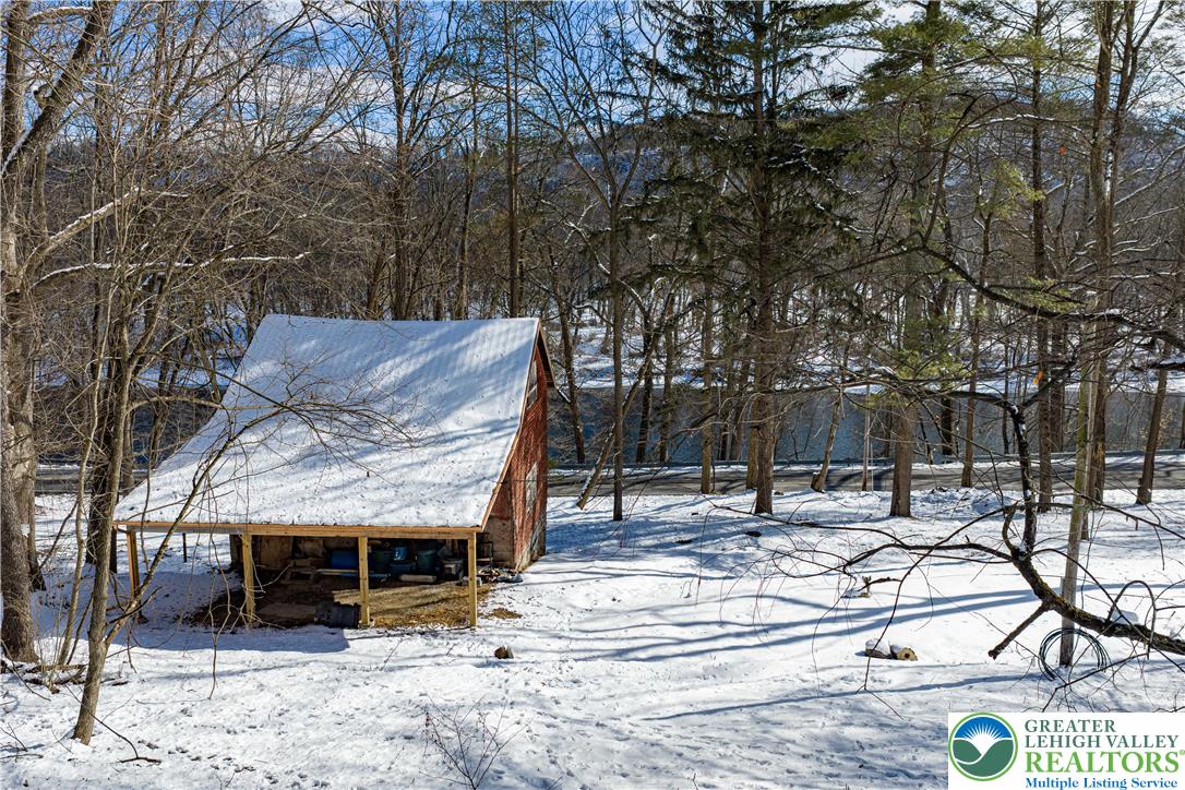 2058 River Road Mount Bethel, PA 18343 - Photo 13 of 39 a view of a backyard with a large tree