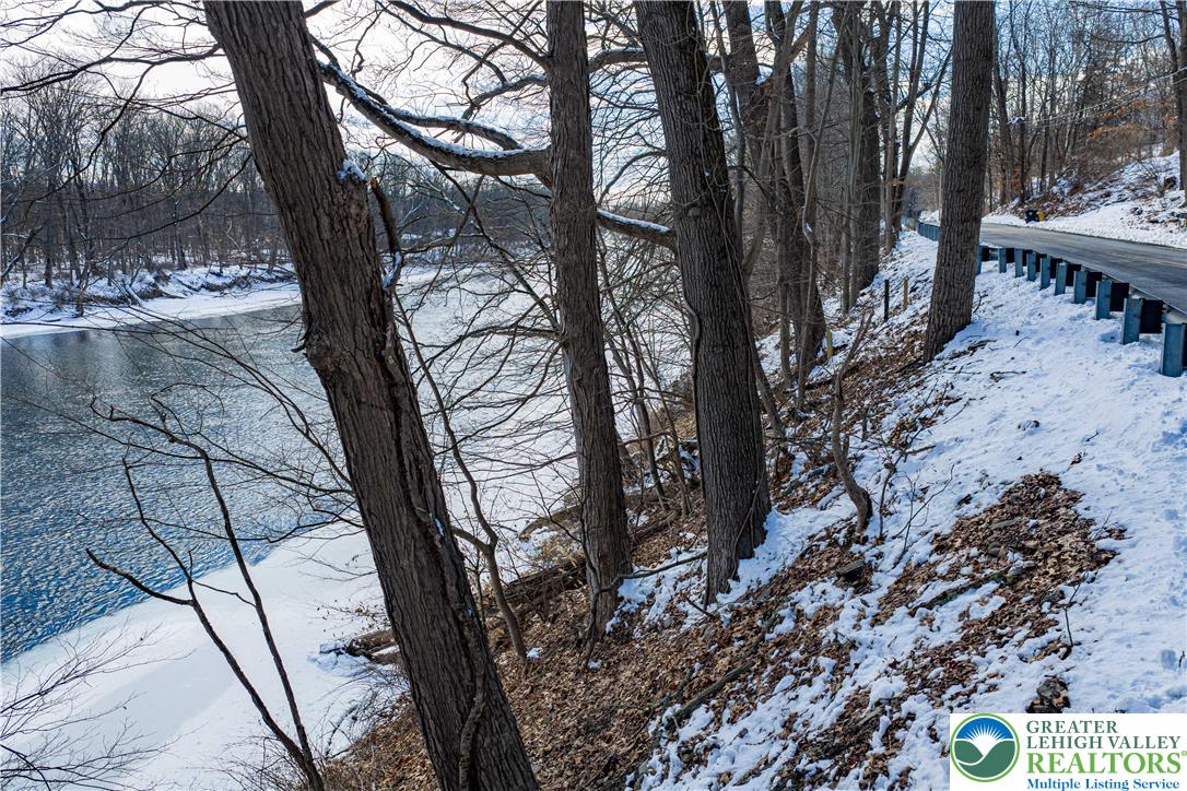 2058 River Road Mount Bethel, PA 18343 - Photo 25 of 39 a view of a backyard of the house