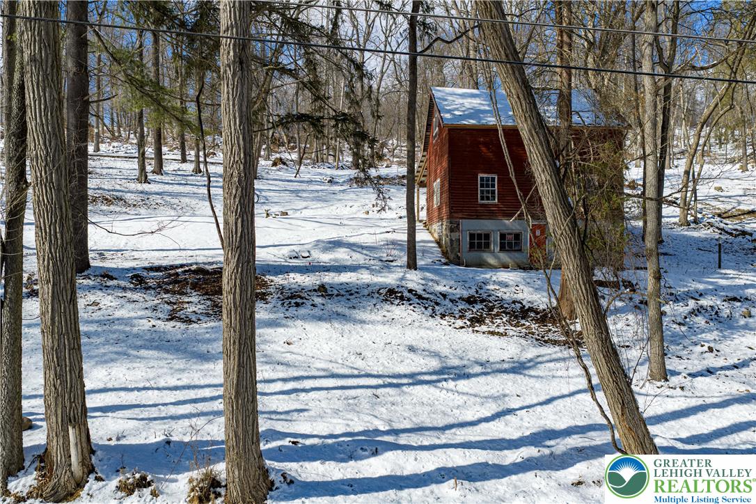 2058 River Road Mount Bethel, PA 18343 - Photo 6 of 39 a view of a pathway of a house