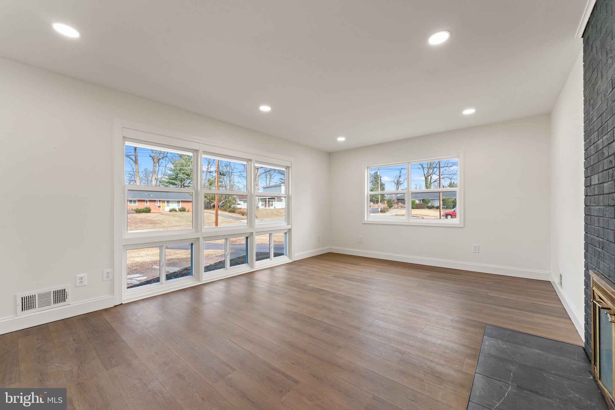 7407 Kelvin Place Springfield, VA 22151 - Photo 3 of 19