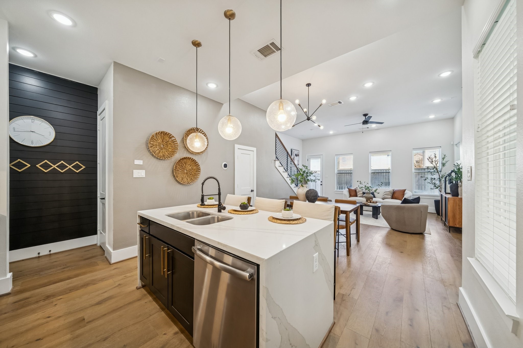 9010 Wellspring Drive Houston, TX 77080 - Photo 8 of 19 a large kitchen with a table and chairs