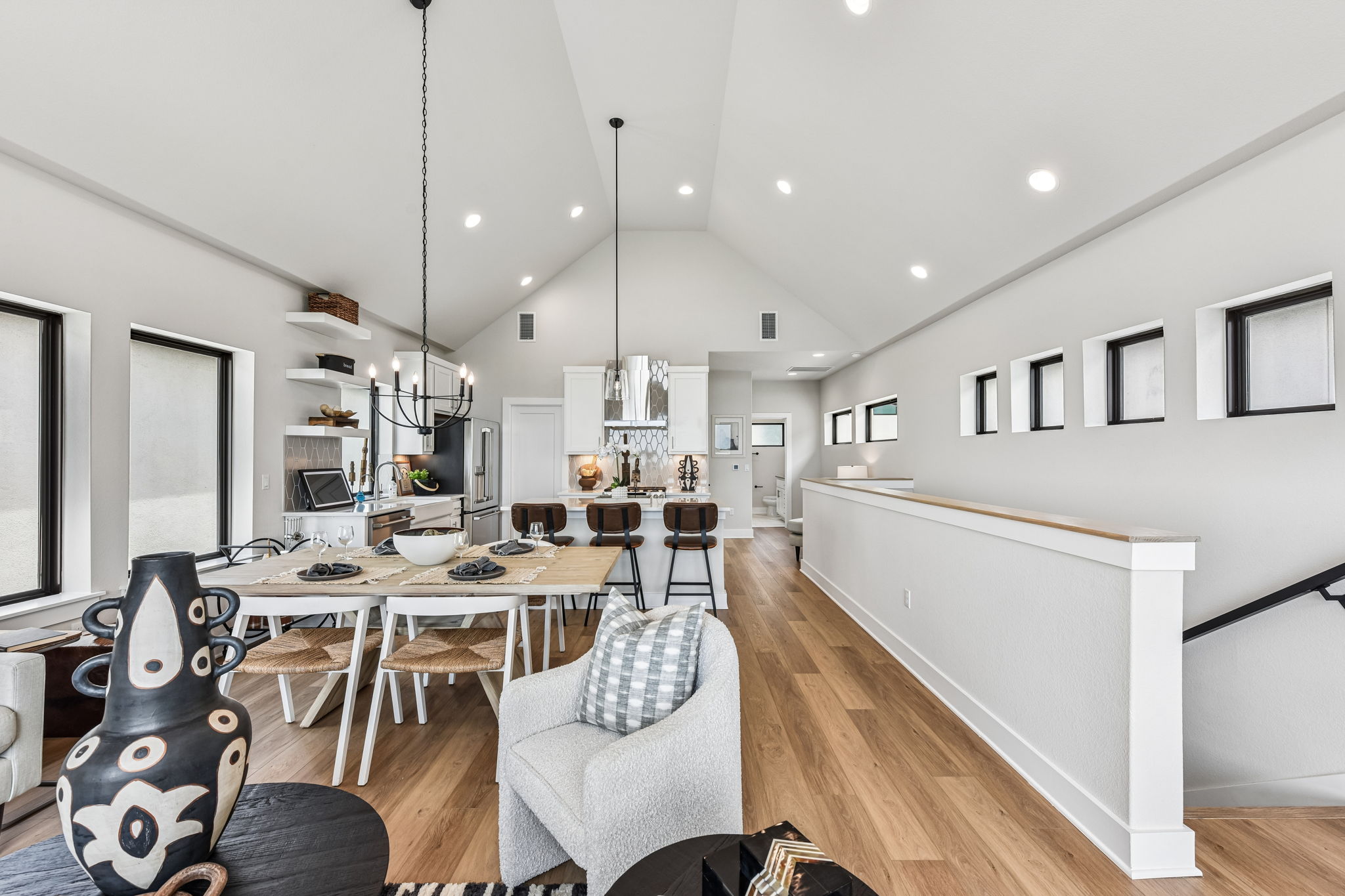 9101 Cattle Baron Path Austin, TX 78747 - Photo 10 of 40 An open-concept living space with soaring vaulted ceilings.