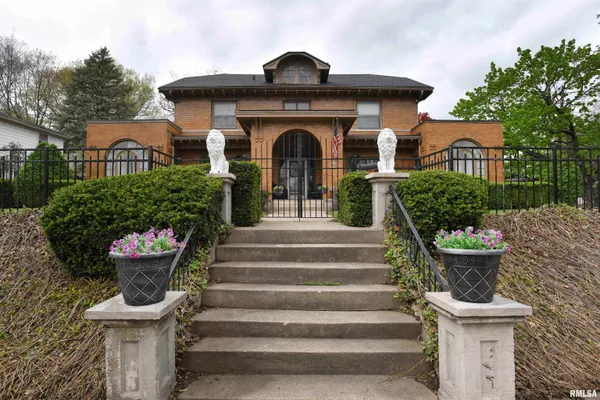 $449,000 | 1515 Northeast Glen Oak Avenue, Peoria, IL 61603