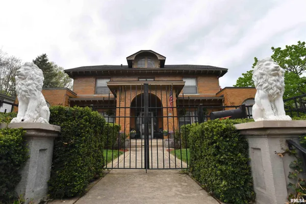 $449,000 | 1515 Northeast Glen Oak Avenue, Peoria, IL 61603