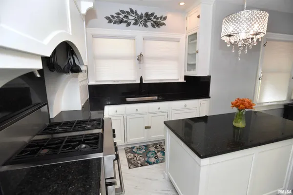 $449,000 | 1515 Northeast Glen Oak Avenue, Peoria, IL 61603