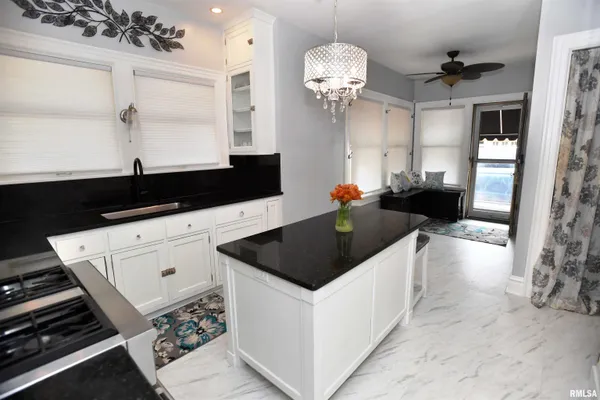 $449,000 | 1515 Northeast Glen Oak Avenue, Peoria, IL 61603