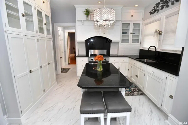 $449,000 | 1515 Northeast Glen Oak Avenue, Peoria, IL 61603