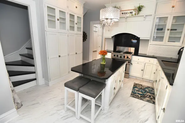 $449,000 | 1515 Northeast Glen Oak Avenue, Peoria, IL 61603