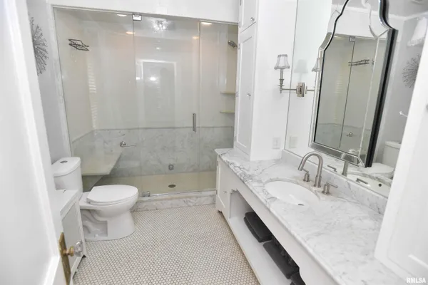 $449,000 | 1515 Northeast Glen Oak Avenue, Peoria, IL 61603