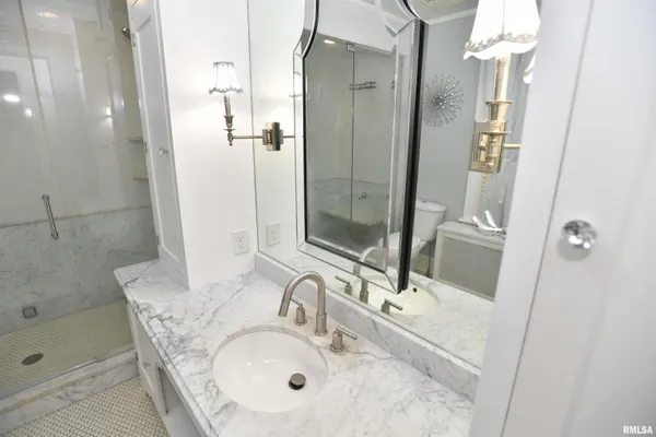 $449,000 | 1515 Northeast Glen Oak Avenue, Peoria, IL 61603