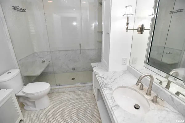 $449,000 | 1515 Northeast Glen Oak Avenue, Peoria, IL 61603