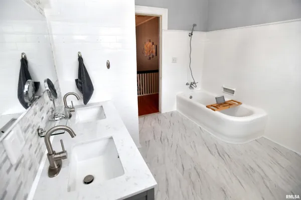 $449,000 | 1515 Northeast Glen Oak Avenue, Peoria, IL 61603