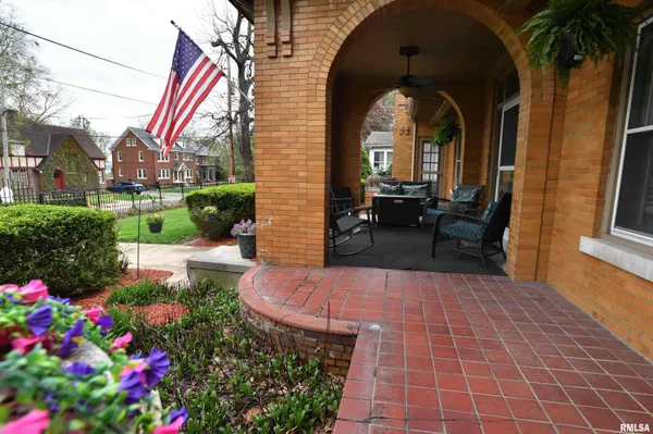 $449,000 | 1515 Northeast Glen Oak Avenue, Peoria, IL 61603