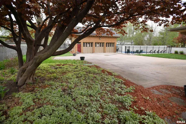 $449,000 | 1515 Northeast Glen Oak Avenue, Peoria, IL 61603