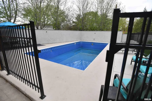 $449,000 | 1515 Northeast Glen Oak Avenue, Peoria, IL 61603