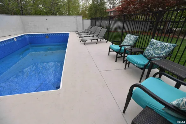 $449,000 | 1515 Northeast Glen Oak Avenue, Peoria, IL 61603