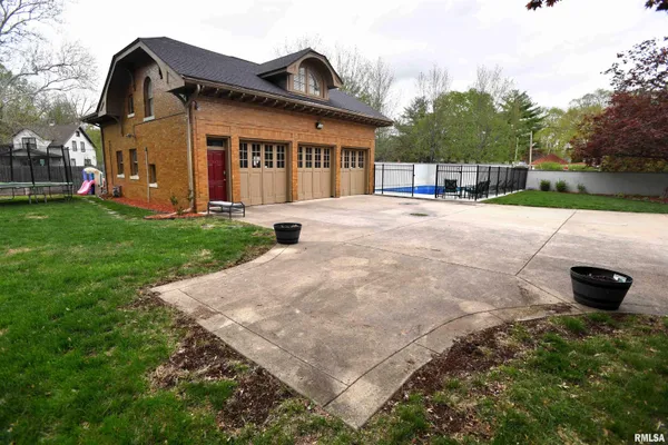 $449,000 | 1515 Northeast Glen Oak Avenue, Peoria, IL 61603