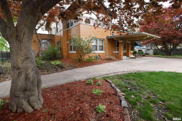 $449,000 | 1515 Northeast Glen Oak Avenue, Peoria, IL 61603