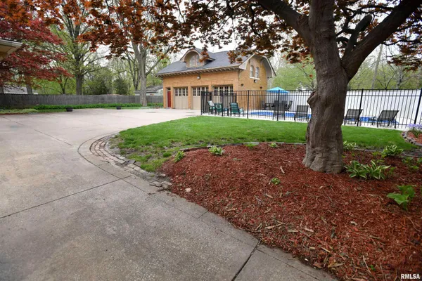 $449,000 | 1515 Northeast Glen Oak Avenue, Peoria, IL 61603