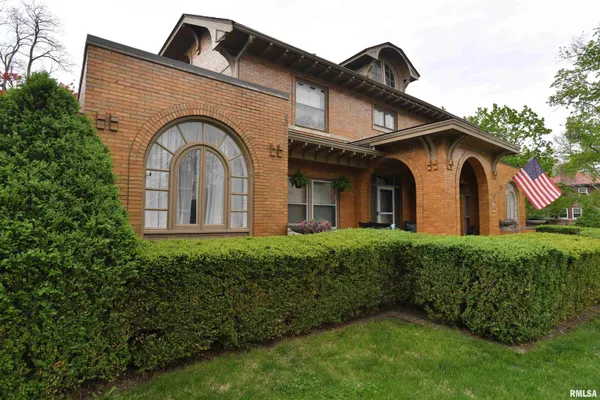 $449,000 | 1515 Northeast Glen Oak Avenue, Peoria, IL 61603