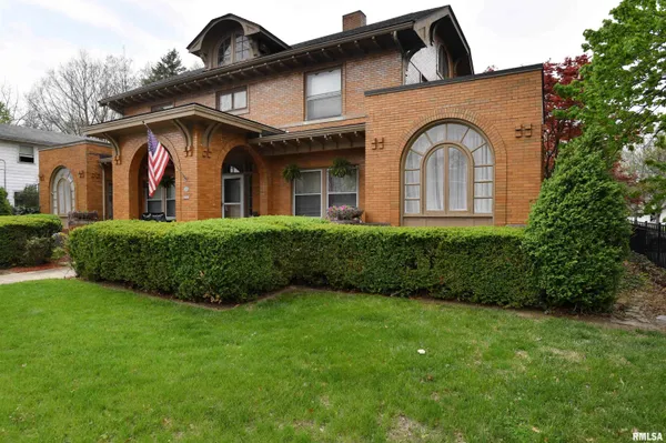 $449,000 | 1515 Northeast Glen Oak Avenue, Peoria, IL 61603