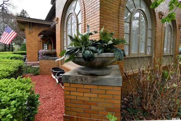 $449,000 | 1515 Northeast Glen Oak Avenue, Peoria, IL 61603