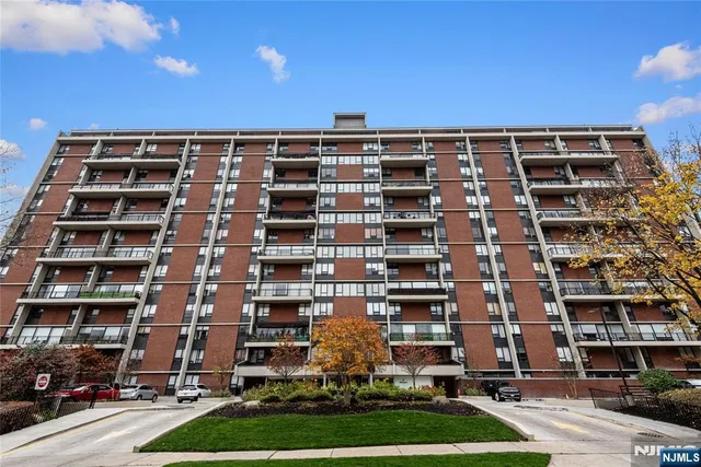 $179,000 | 4 Horizon Road, Unit 1031, Fort Lee, NJ 07024