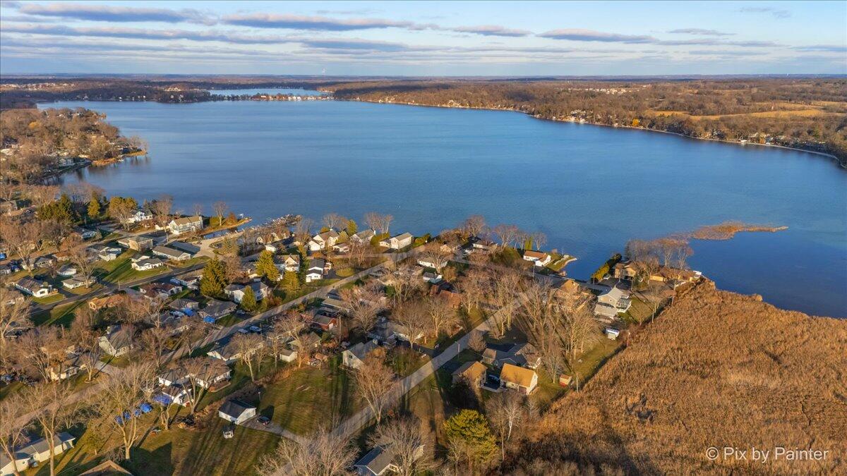 2807 Elizabeth Lane Twin Lakes, WI 53181 - Photo 4 of 28 48-DJI_20251128151640_0013_D_PBP