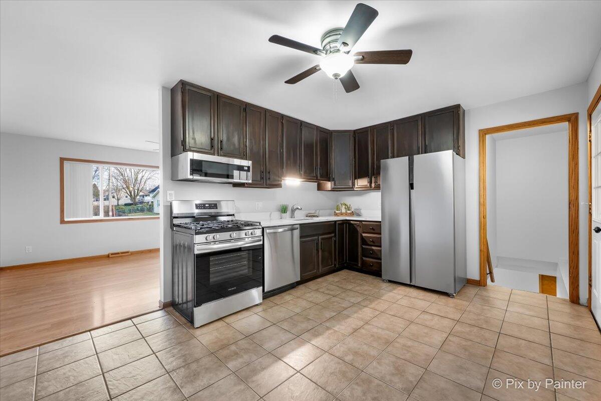 2807 Elizabeth Lane Twin Lakes, WI 53181 - Photo 6 of 28 06-PBP_1888