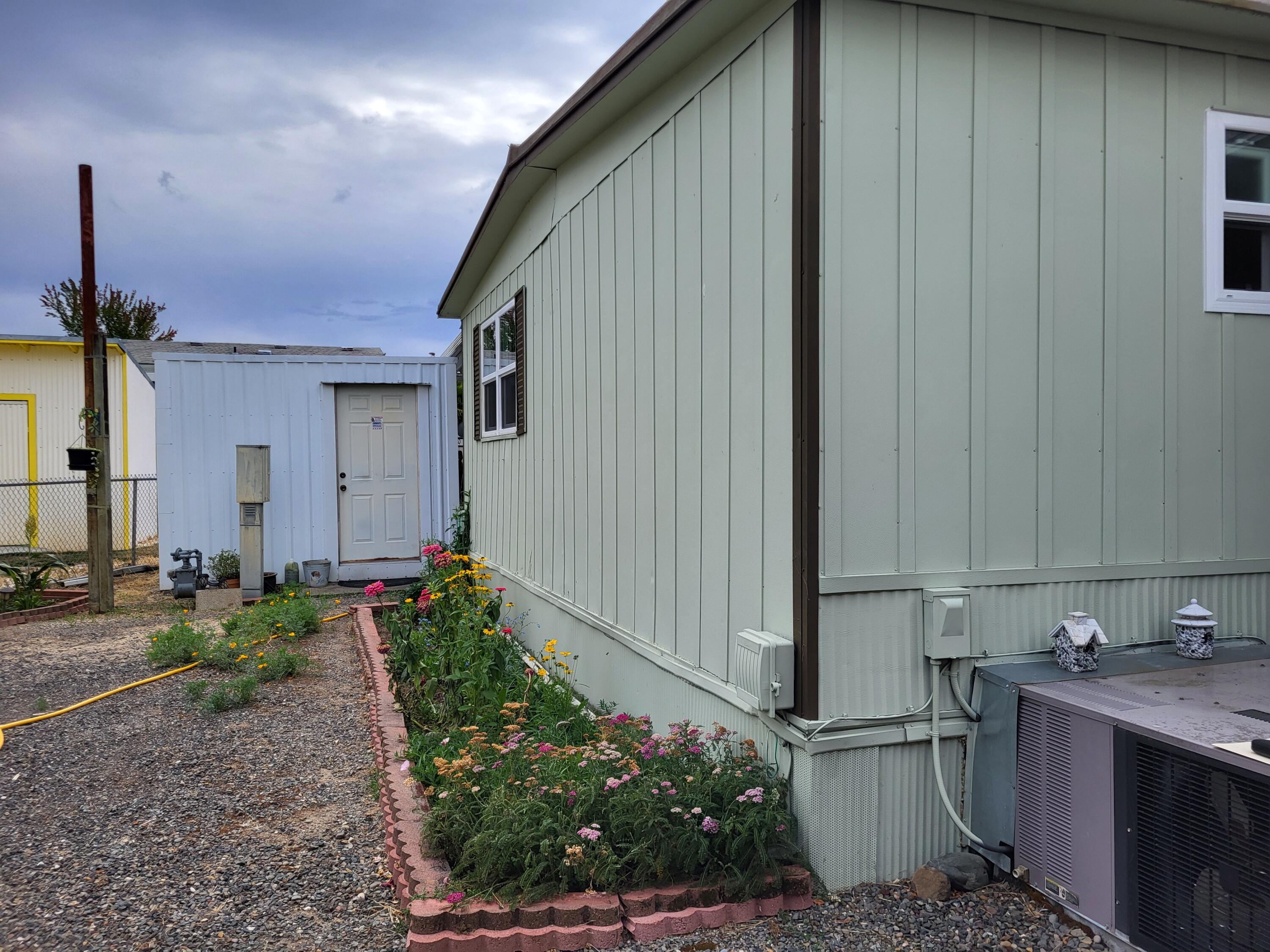 1241 Dowell Road, Unit 57 Grants Pass, OR 97527 - Photo 4 of 16 20240925_115859