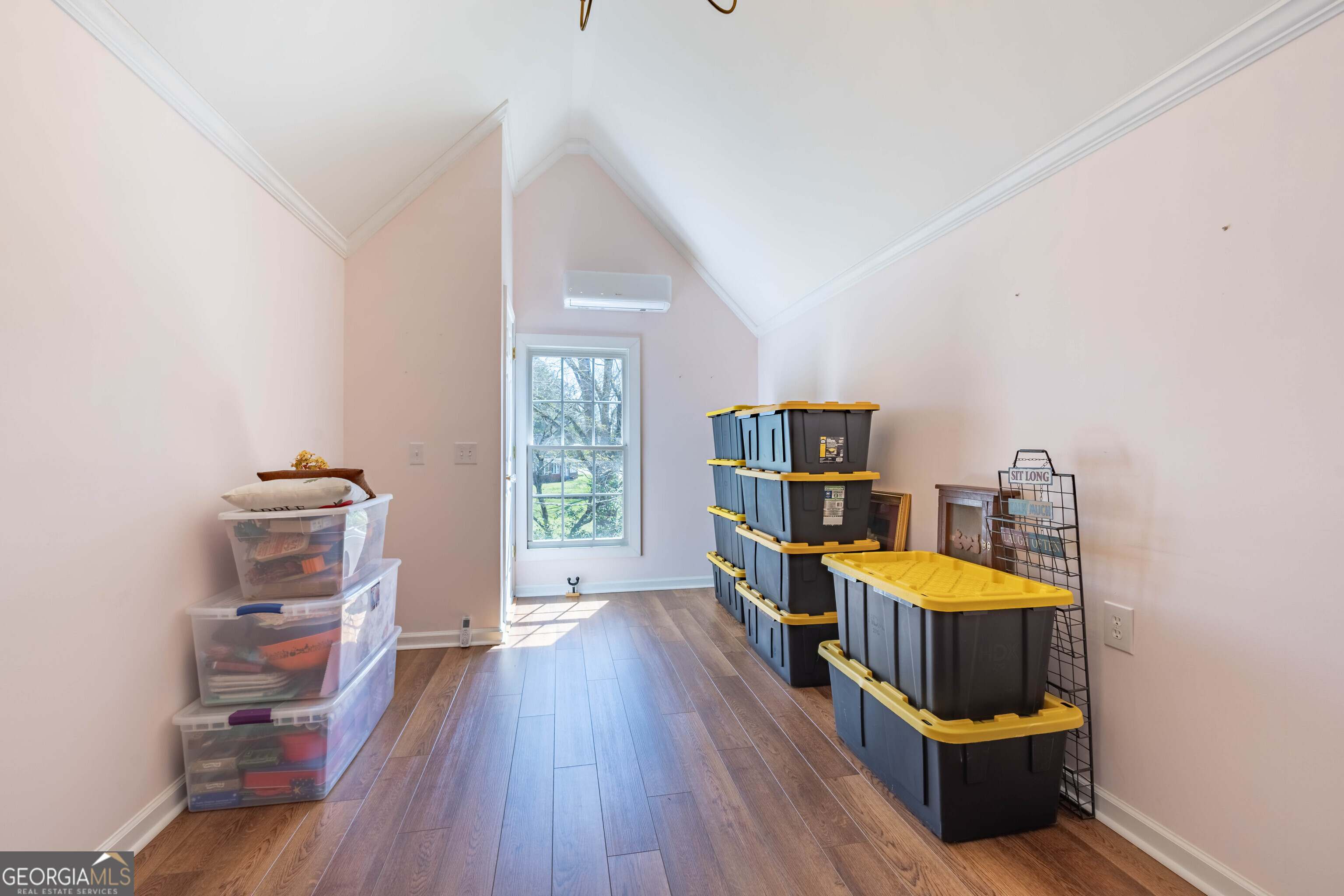 894 Highland Avenue Wadley, AL 36276 - Photo 19 of 26 a room with furniture and a window