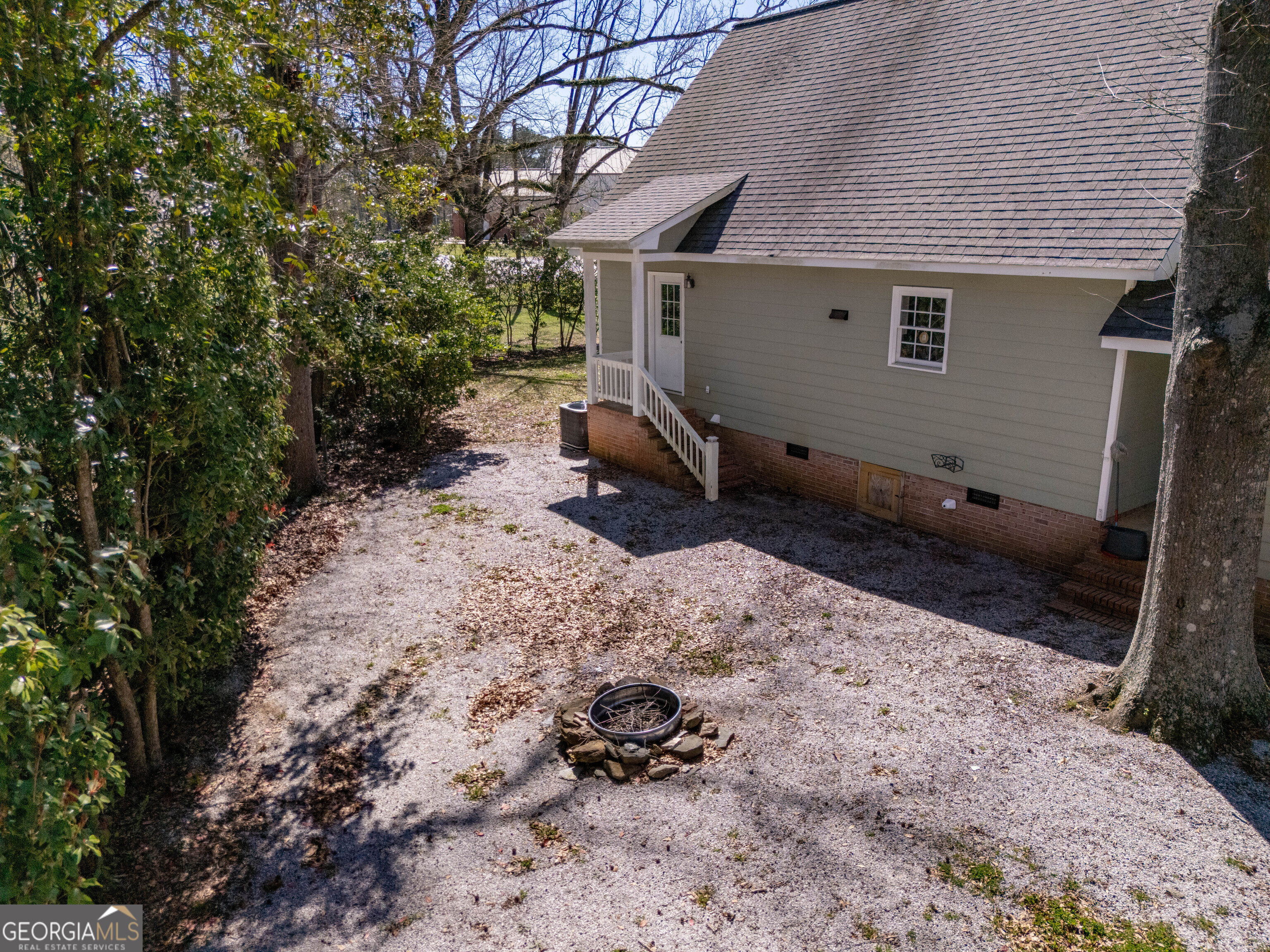 894 Highland Avenue Wadley, AL 36276 - Photo 26 of 26 a backyard of a house with a large tree