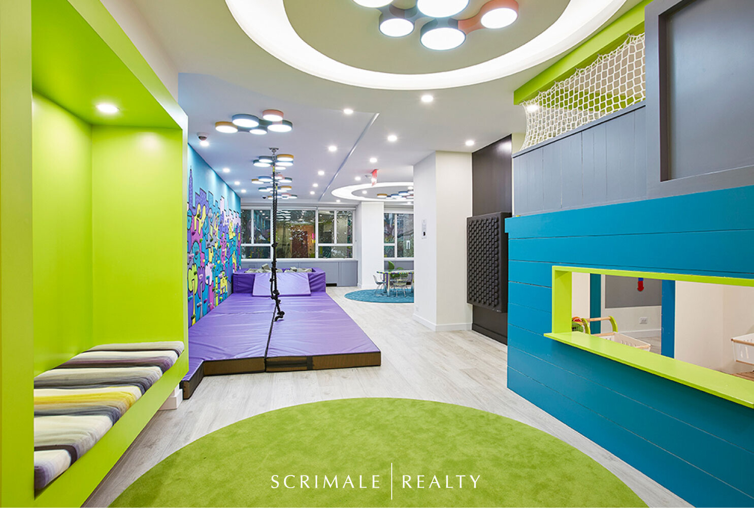 200 East 66th Street, Unit C402 Manhattan, NY 10065 - Photo 14 of 15 a swimming pool with a table and chairs