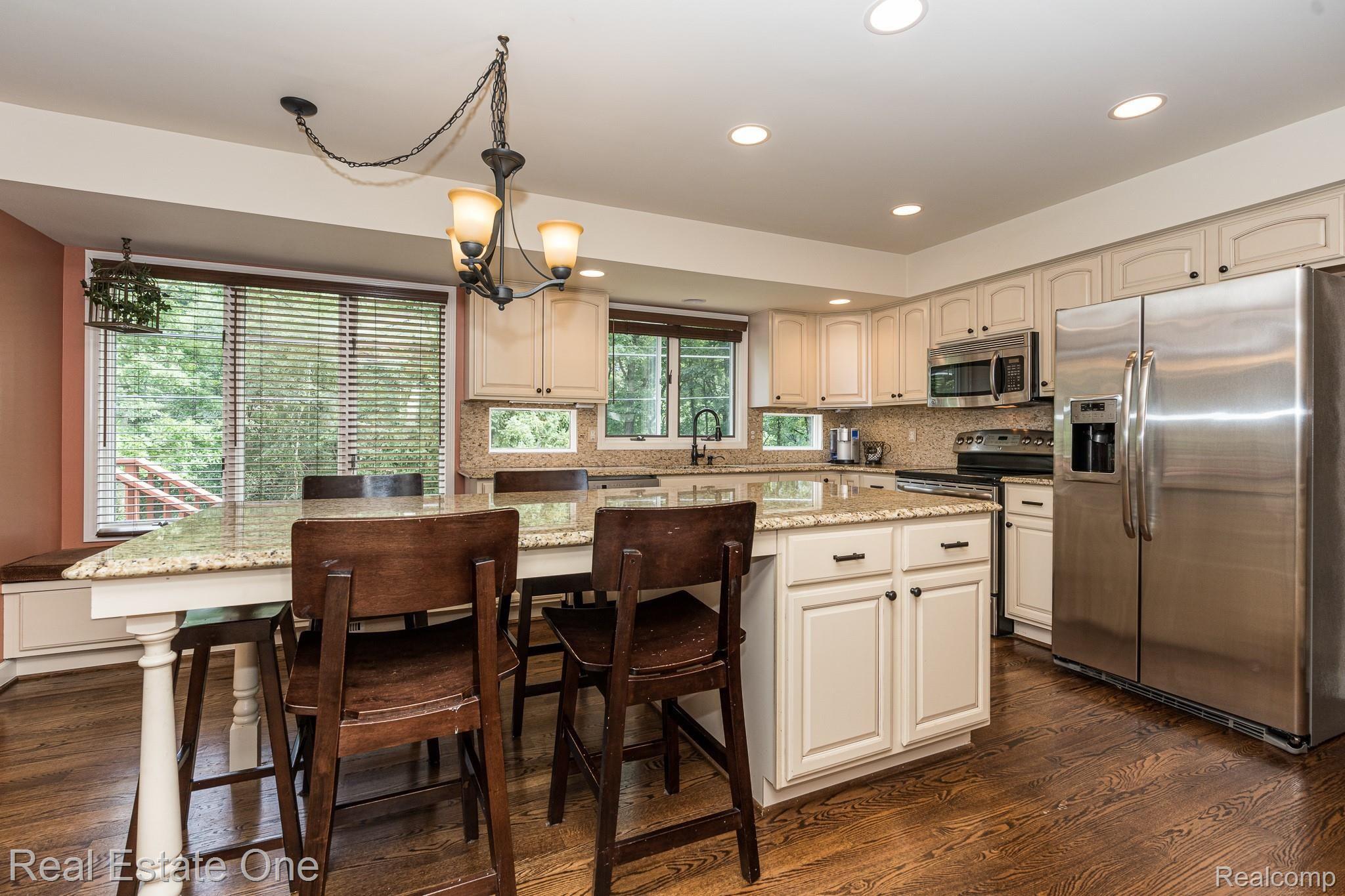 763 Birch Tree Lane Rochester, MI 48306 - Photo 13 of 44 763 Birch Tree MLS-W052.jpg
