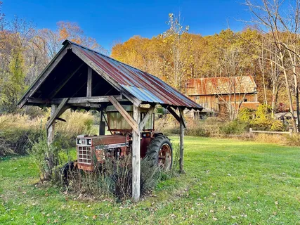 a view of outdoor space yard and porch