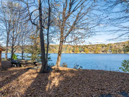 a view of a house with backyard