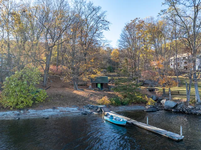 a view of a house with backyard