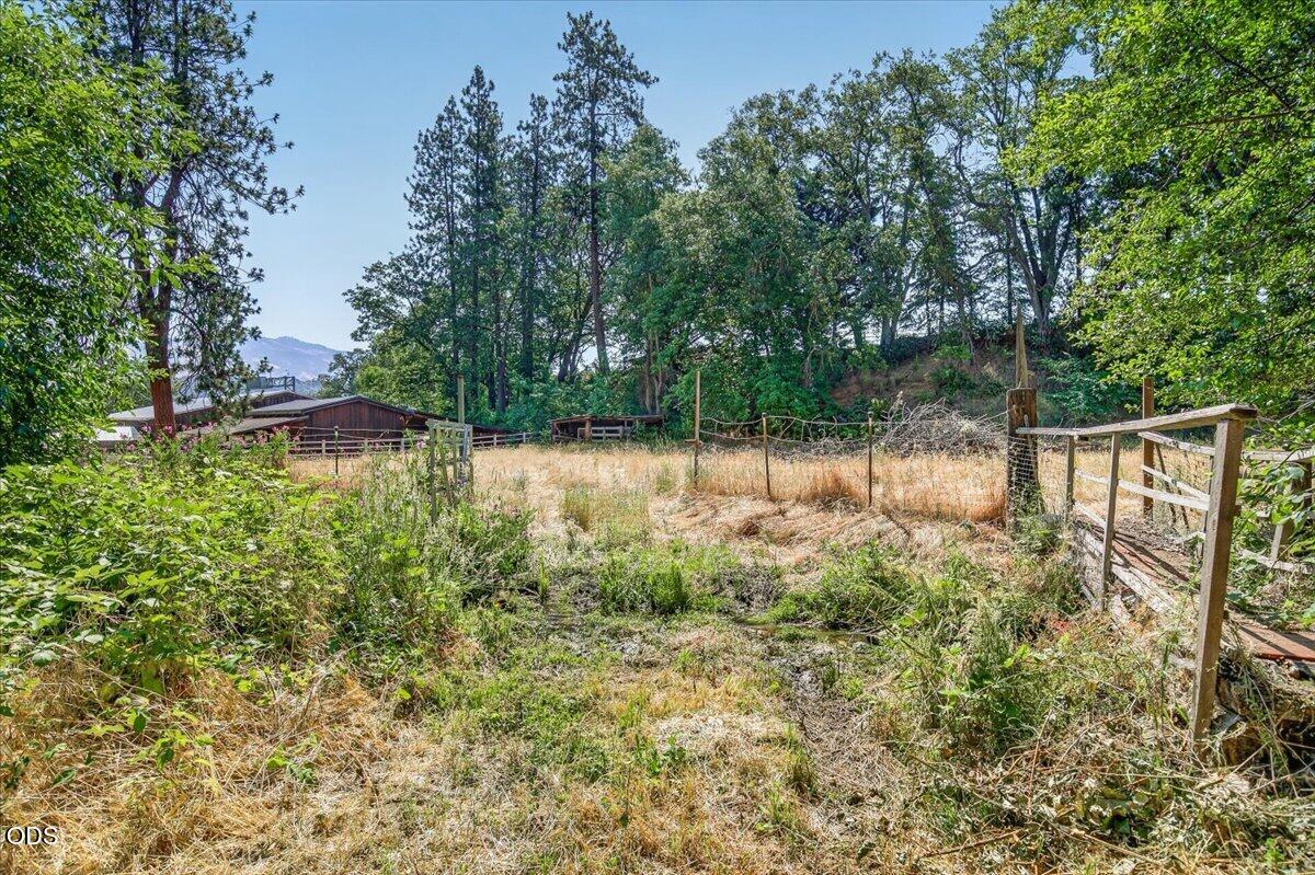 624 Crowson Road Ashland, OR 97520 - Photo 33 of 41