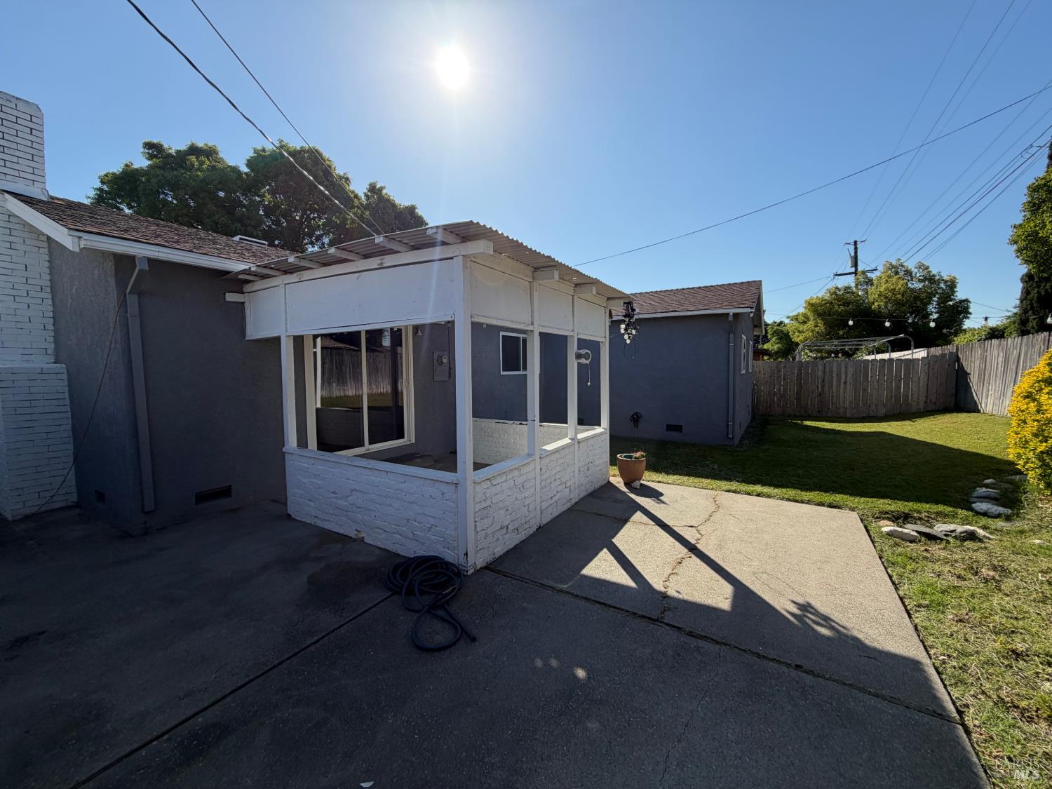 991 Rolling Green Drive Rio Vista, CA 94571 - Photo 28 of 30 a front view of house with a garden