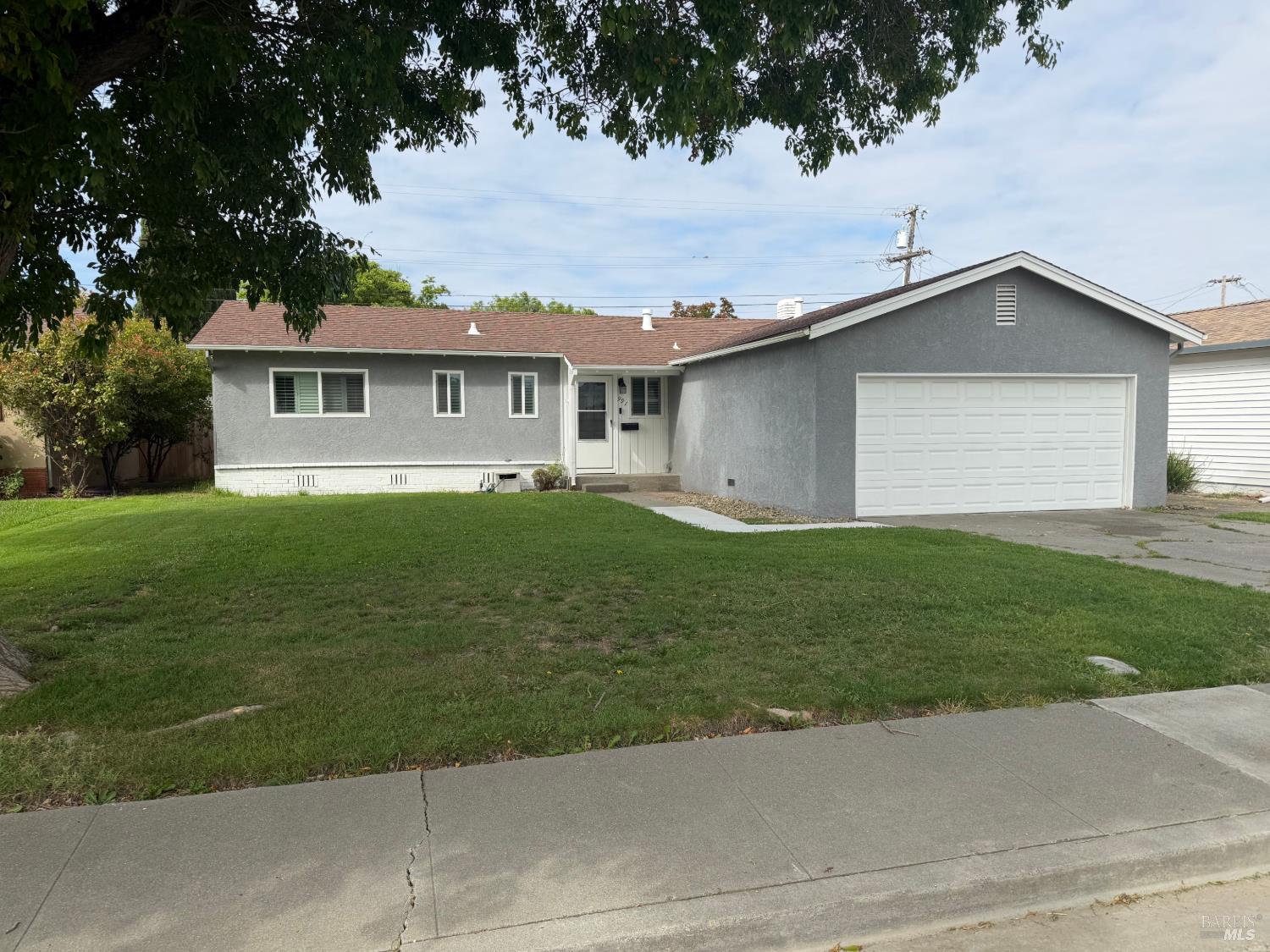 991 Rolling Green Drive Rio Vista, CA 94571 - Photo 3 of 30 a front view of a house with a garden and yard