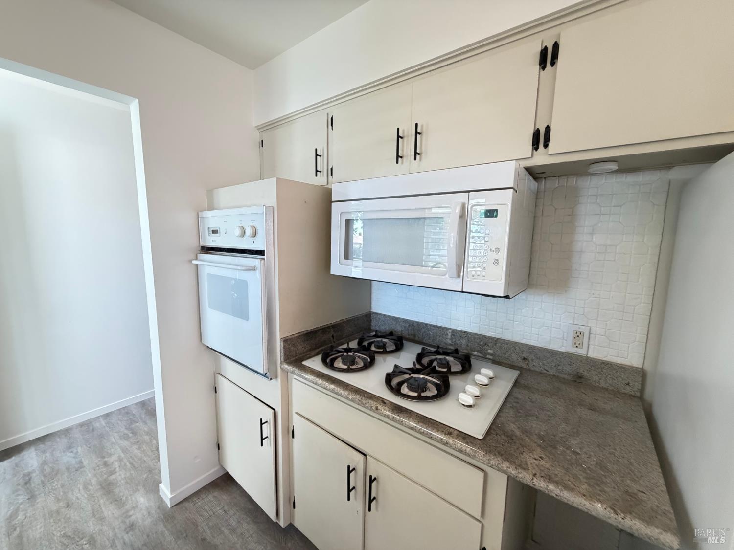 991 Rolling Green Drive Rio Vista, CA 94571 - Photo 8 of 30 a kitchen with a stove and a refrigerator