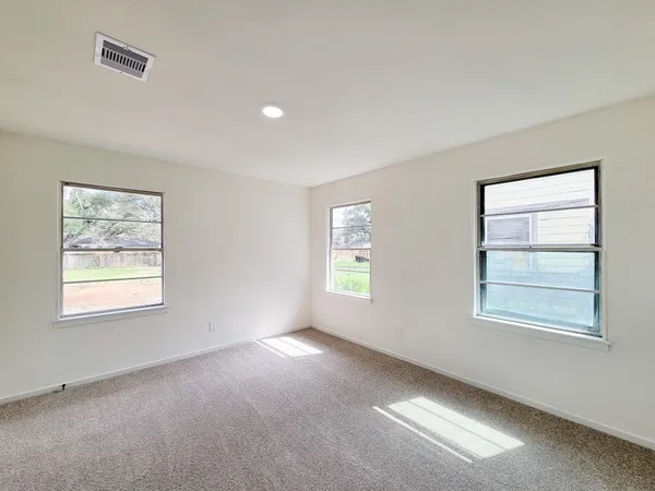 $2,000 | 301 Cypress Street, Lake Jackson, TX 77566