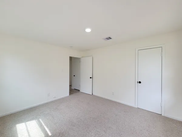 $2,050 | 301 Cypress Street, Lake Jackson, TX 77566