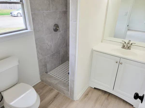 $2,050 | 301 Cypress Street, Lake Jackson, TX 77566