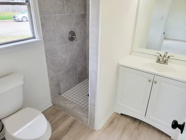 $2,000 | 301 Cypress Street, Lake Jackson, TX 77566