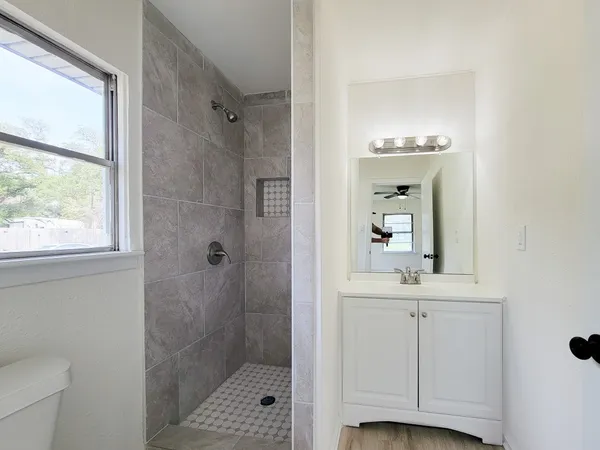 $2,000 | 301 Cypress Street, Lake Jackson, TX 77566