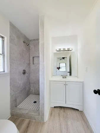 $2,000 | 301 Cypress Street, Lake Jackson, TX 77566