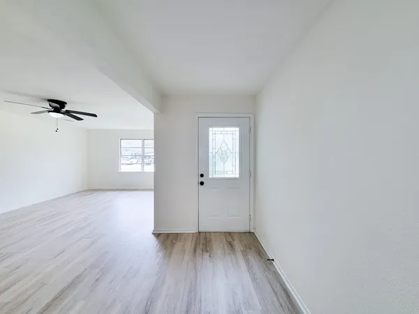 $2,000 | 301 Cypress Street, Lake Jackson, TX 77566